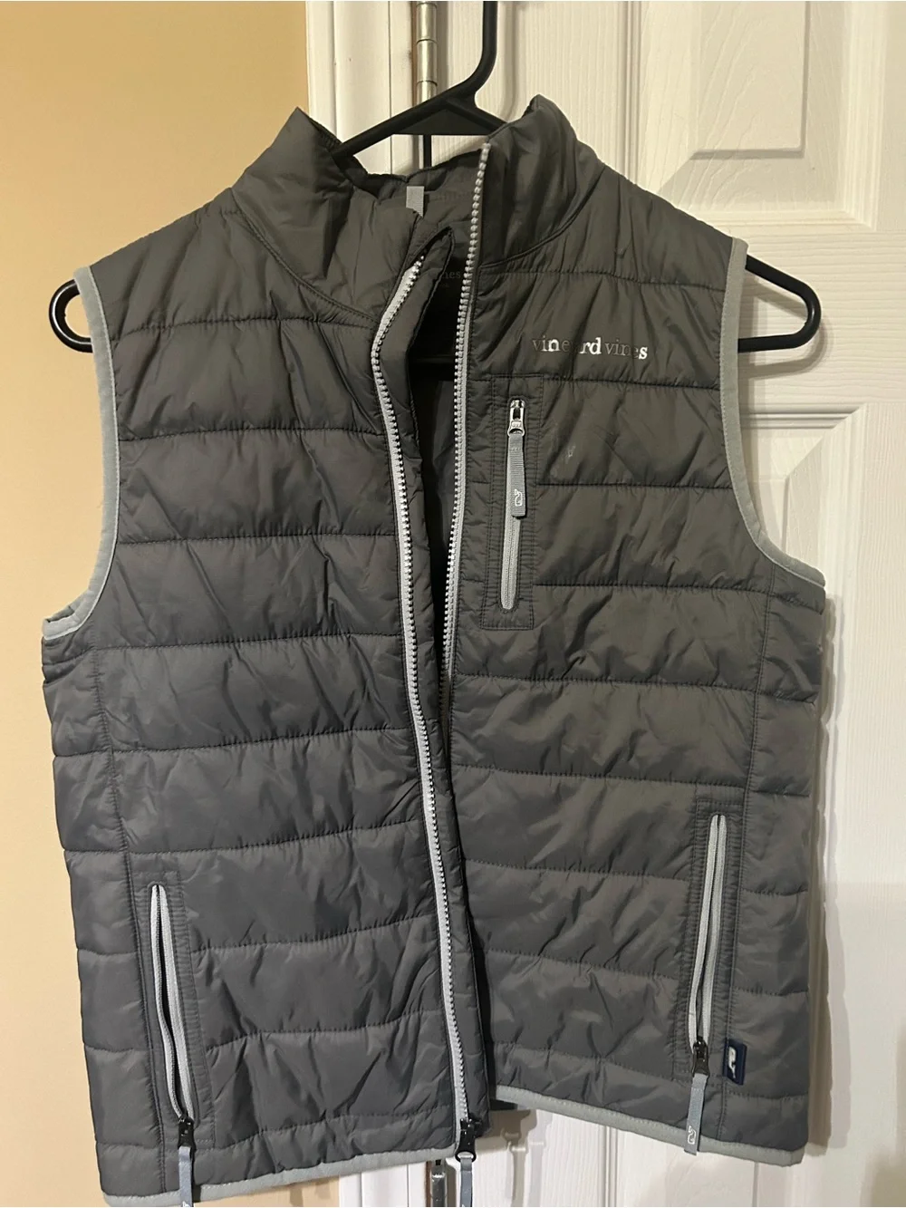 Vineyard Vines Men’s Gray Quilted Puffer Vest with Zip Pockets